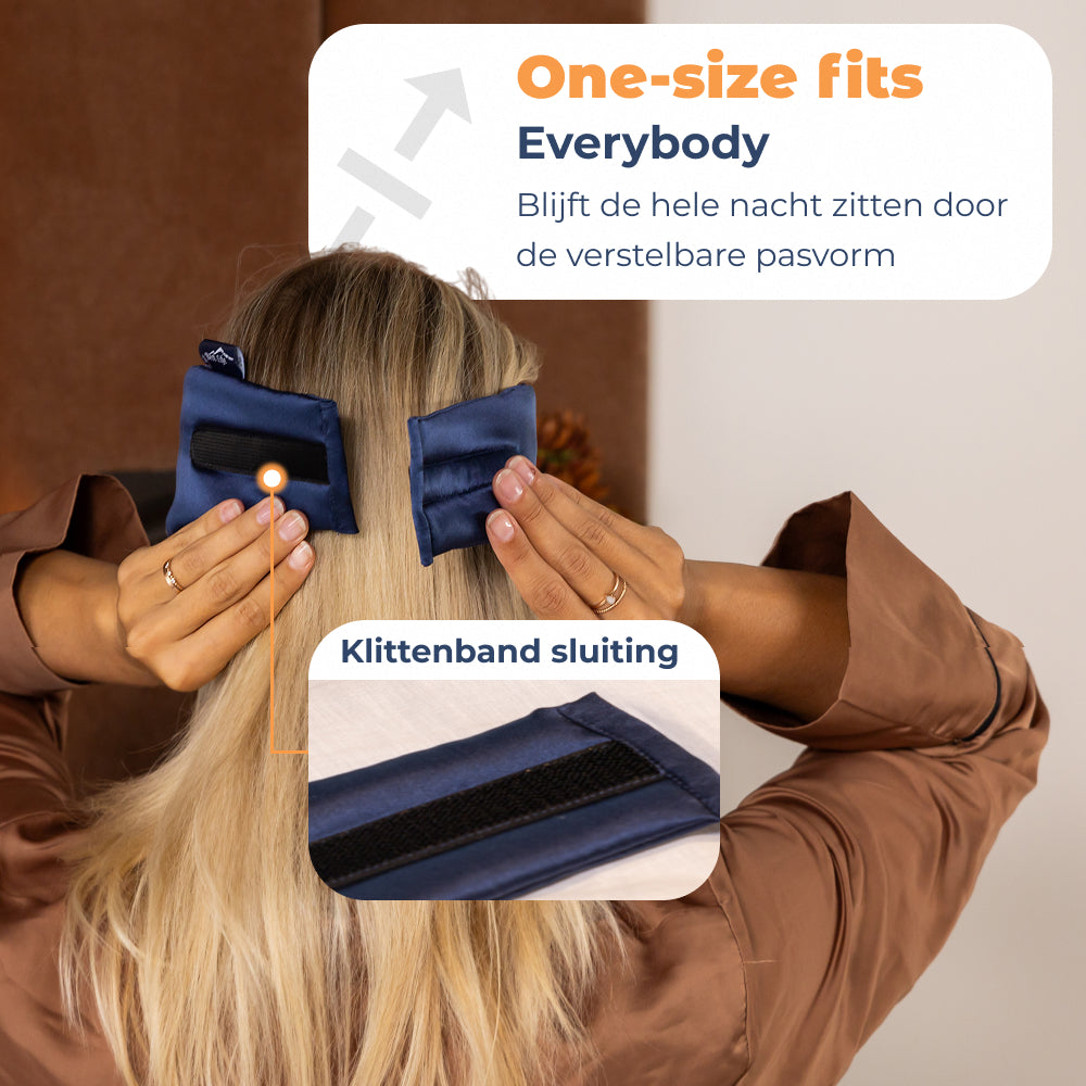 Vrouw sluit Zijden Slaapmasker Zeya met verstelbare klittenband, one-size
