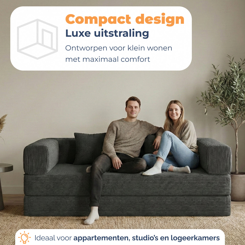 Stel zit op Slaapbank Lugano, compact design voor appartementen en logeerkamers