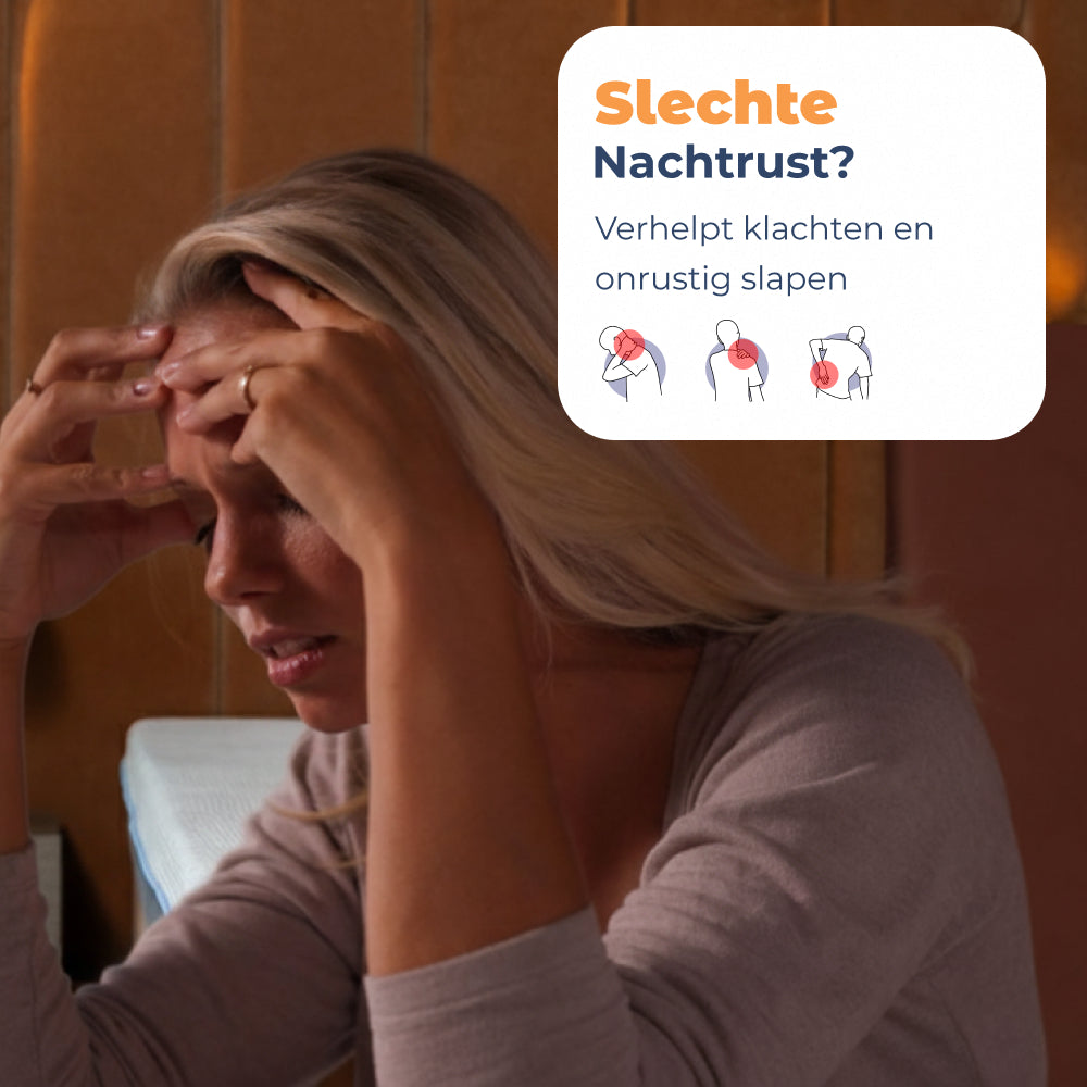 Vrouw zit moe op bed na een slechte nacht op een oud matras, vóór Matras Jaya