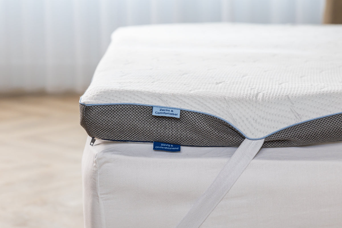 Matrastopper Olympus met elastische banden om de hoeken van het matras