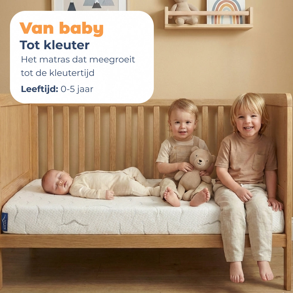Baby en twee kleuters op Babymatras Nimba, geschikt van 0 tot 5 jaar