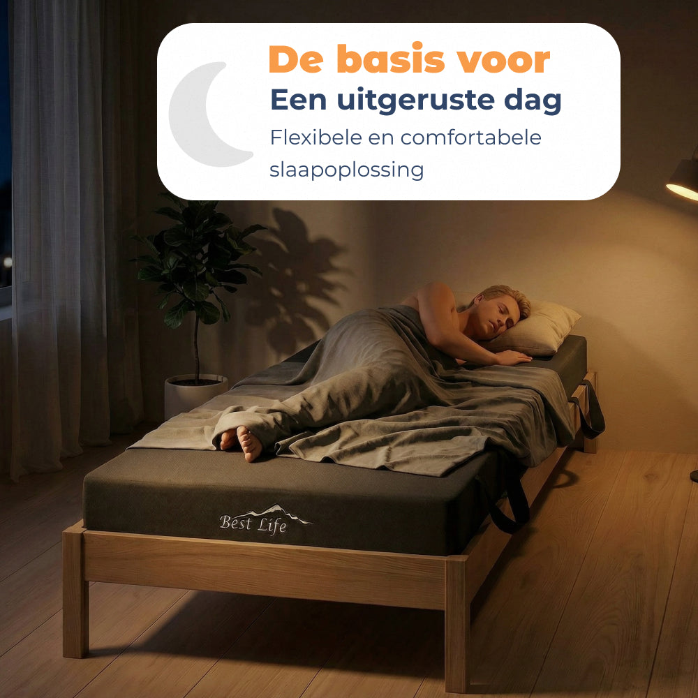 Vrouw slaapt op Vouwmatras Sella op een bedframe in een donkere slaapkamer